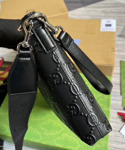 1:1 Replica Gucci GG Embossed Medium Messenger Bag Black GG Embossed For Men 12in/31cm GG 696009 1W3CN 1000