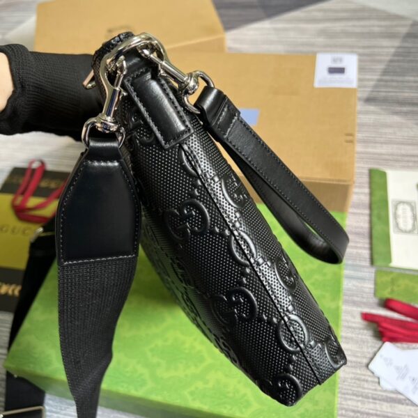 1:1 Replica Gucci GG Embossed Medium Messenger Bag Black GG Embossed For Men 12in/31cm GG 696009 1W3CN 1000