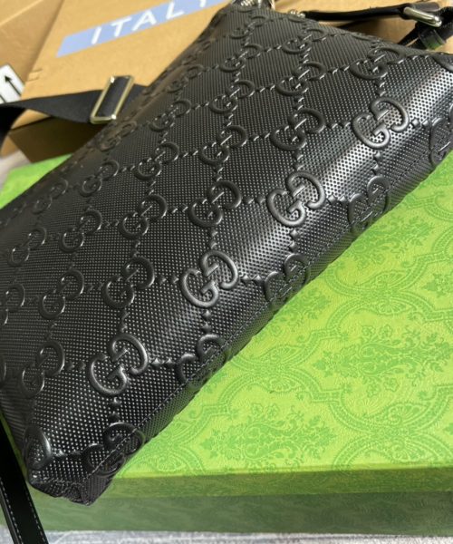 1:1 Replica Gucci GG Embossed Medium Messenger Bag Black GG Embossed For Men 12in/31cm GG 696009 1W3CN 1000