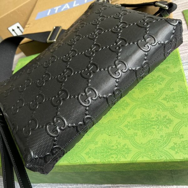 1:1 Replica Gucci GG Embossed Medium Messenger Bag Black GG Embossed For Men 12in/31cm GG 696009 1W3CN 1000