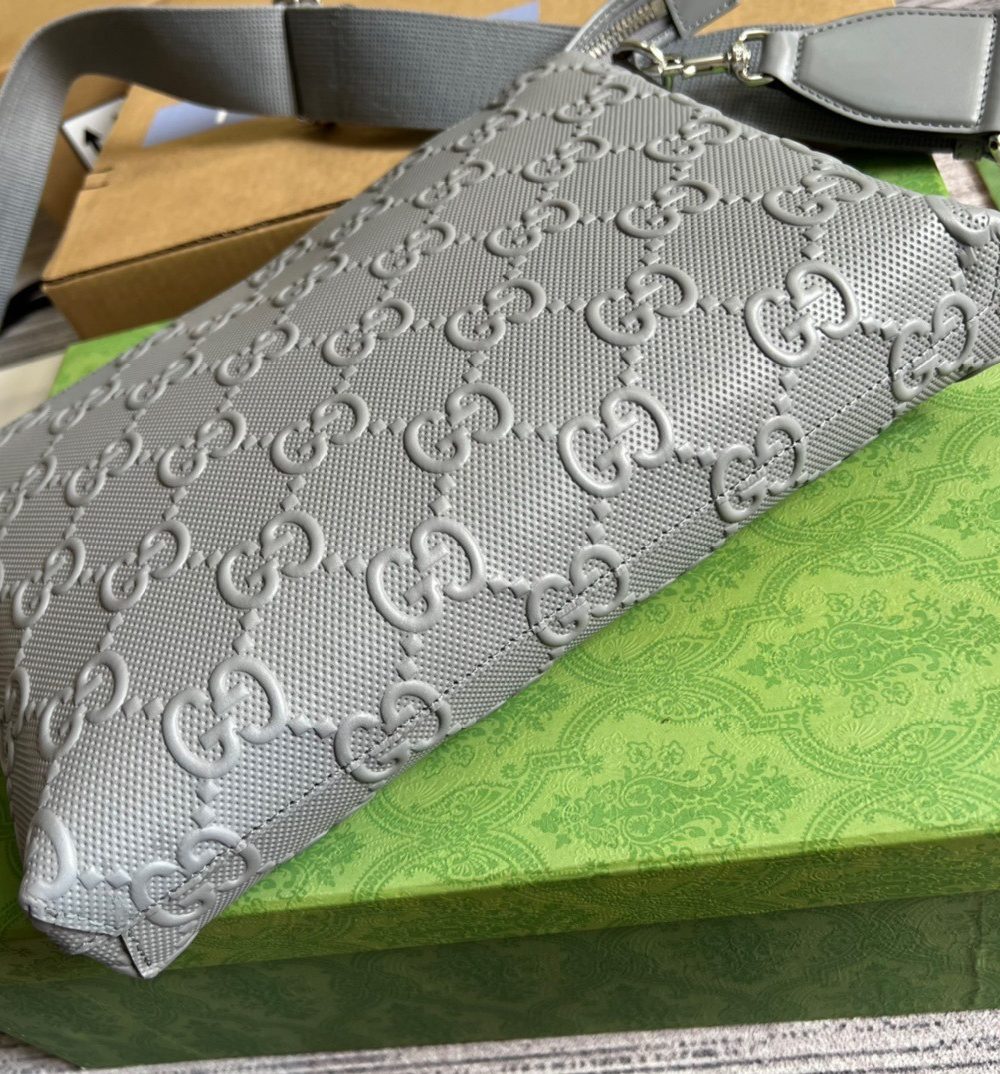 1:1 Replica Gucci GG Embossed Medium Messenger Bag Grey GG Embossed For Men 12in/31cm GG