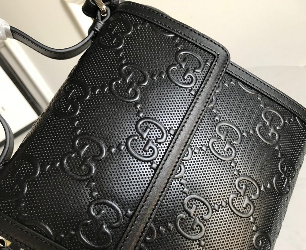 1:1 Replica Gucci GG Embossed Messenger Bag Black GG Embossed For Men 8.1in/20.5cm GG 625782 1W3AN 1000465