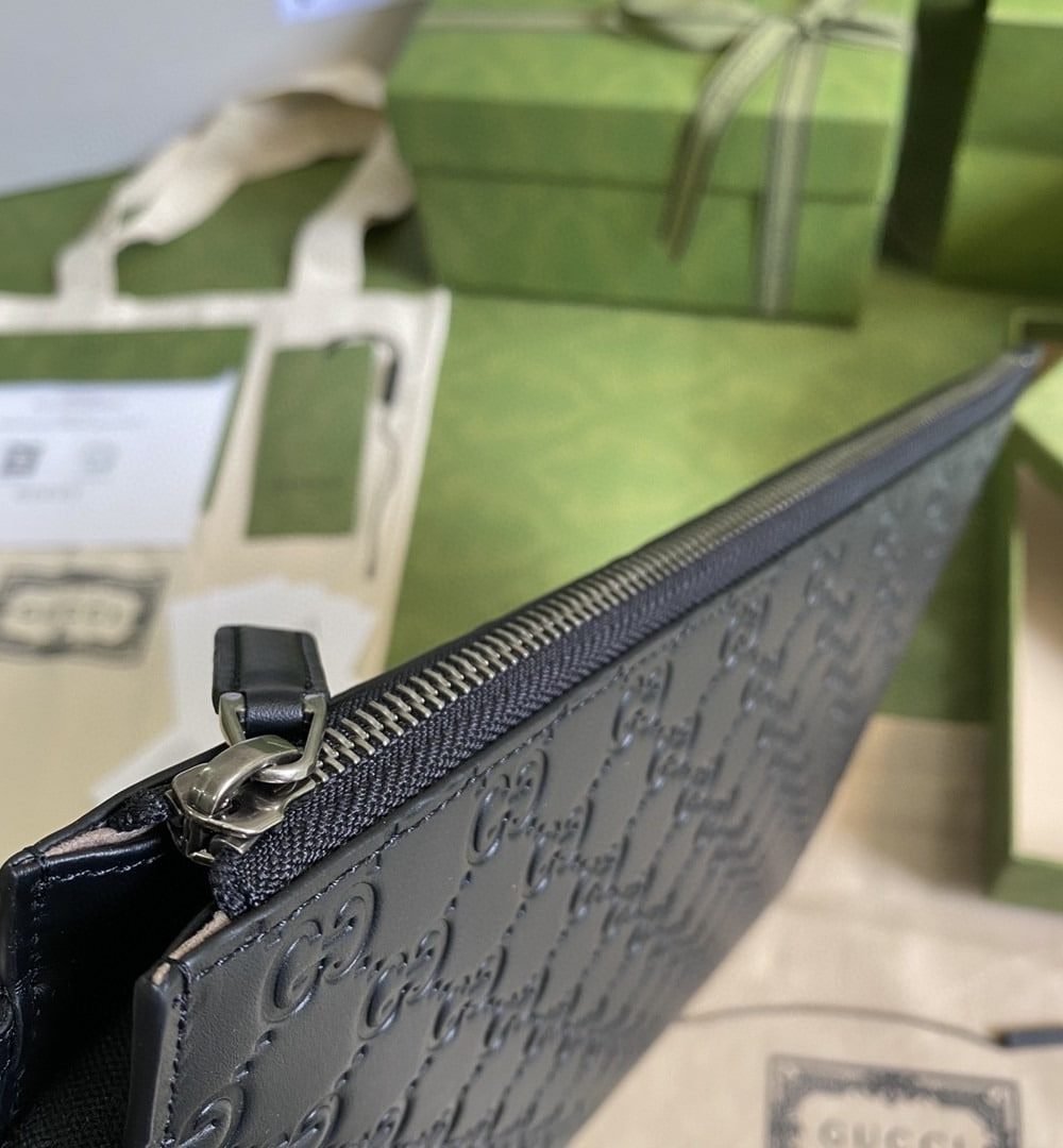 1:1 Replica Gucci GG Embossed Pouch Black GG Embossed For Men 12in/30cm GG