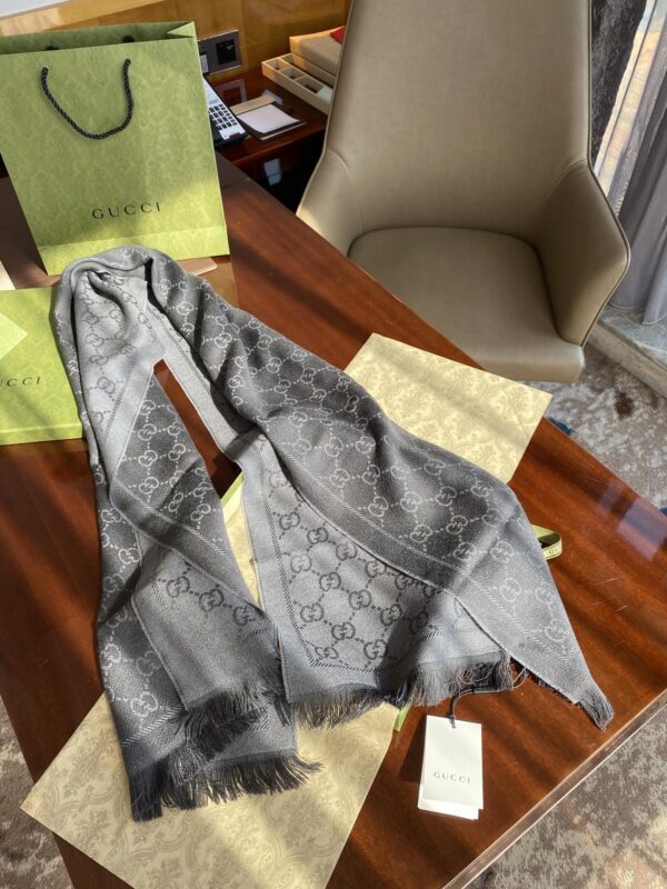Gucci GG Lamé Lacquard Stole Scarf Grey 71in/180cm