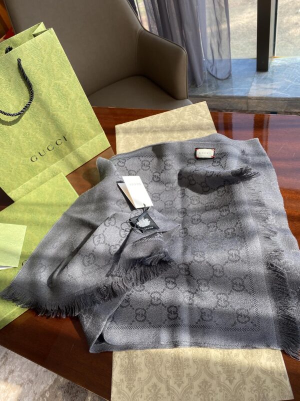 Gucci GG Lamé Lacquard Stole Scarf Grey 71in/180cm