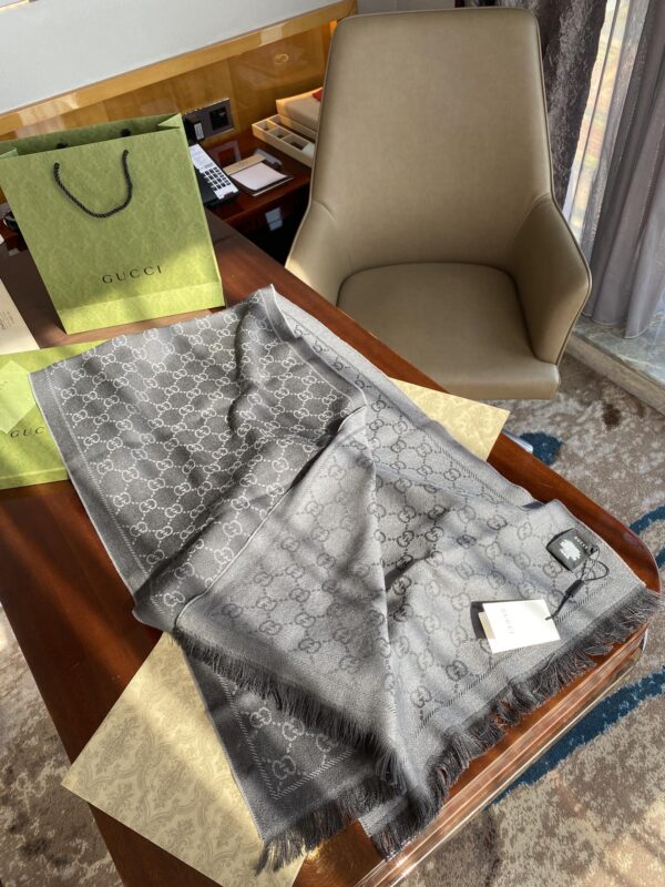 Gucci GG Lamé Lacquard Stole Scarf Grey 71in/180cm