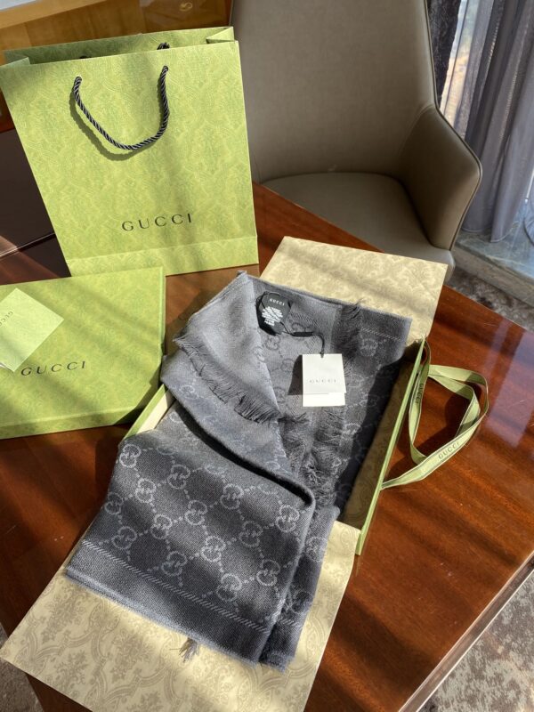 Gucci GG Lamé Lacquard Stole Scarf Grey 71in/180cm