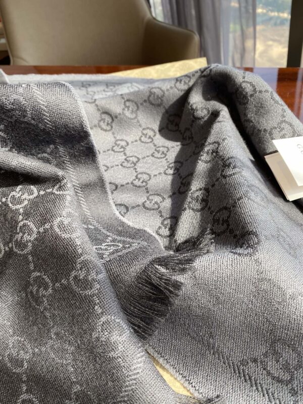 Gucci GG Lamé Lacquard Stole Scarf Grey 71in/180cm