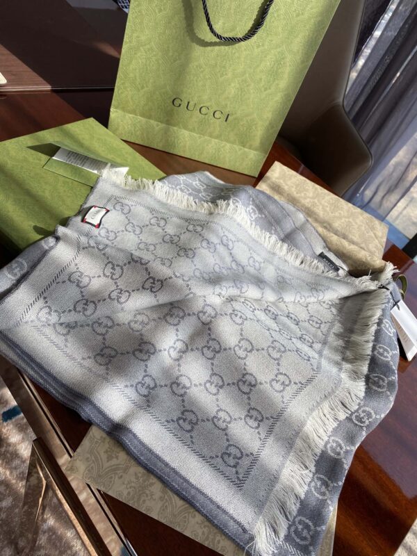 Gucci GG Lamé Lacquard Stole Scarf Light Grey 71in/180cm 