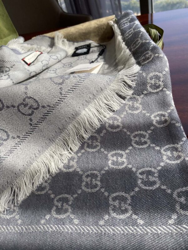 Gucci GG Lamé Lacquard Stole Scarf Light Grey 71in/180cm