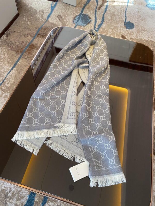 Gucci GG Lamé Lacquard Stole Scarf Light Grey 71in/180cm