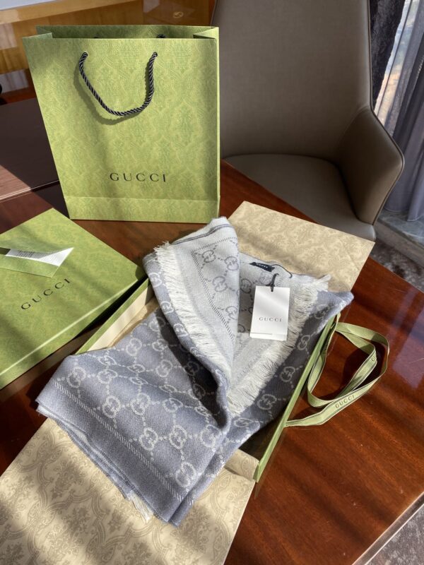 Gucci GG Lamé Lacquard Stole Scarf Light Grey 71in/180cm