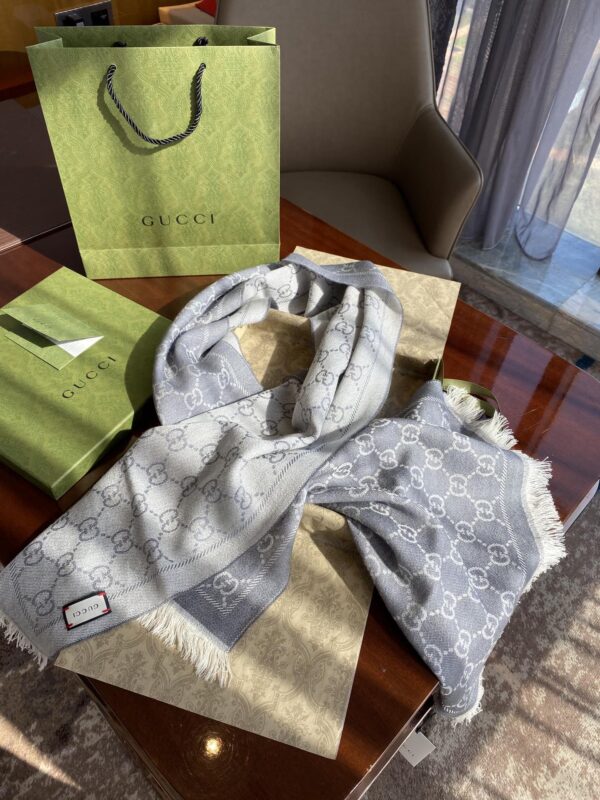 Gucci GG Lamé Lacquard Stole Scarf Light Grey 71in/180cm
