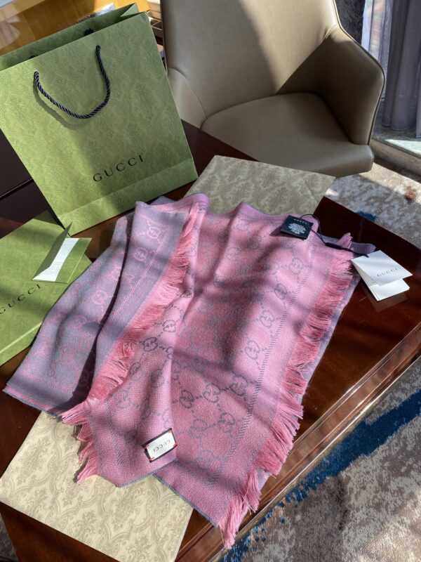 Gucci GG Lamé Lacquard Stole Scarf Pink 71in/180cm 