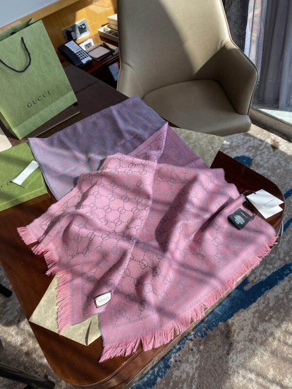 Gucci GG Lamé Lacquard Stole Scarf Pink 71in/180cm 
