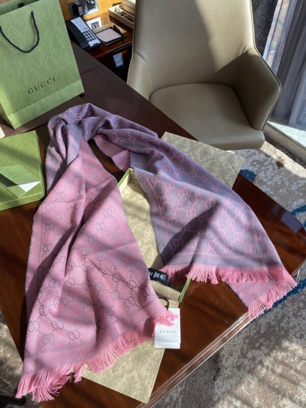 Gucci GG Lamé Lacquard Stole Scarf Pink 71in/180cm 