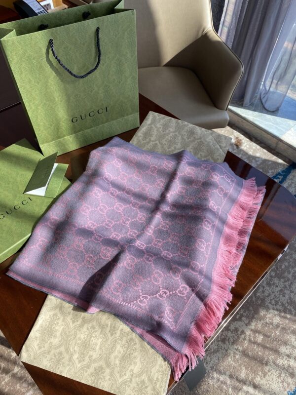 Gucci GG Lamé Lacquard Stole Scarf Pink 71in/180cm 