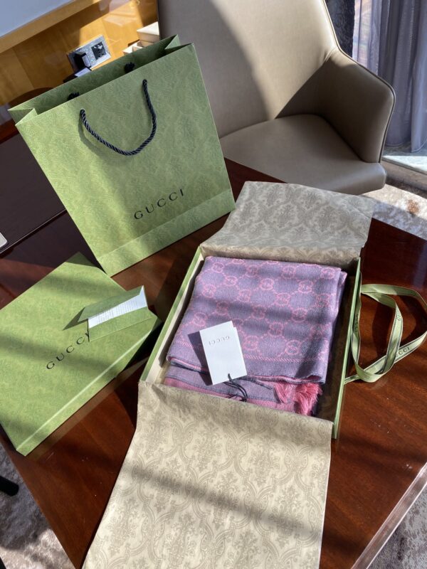 Gucci GG Lamé Lacquard Stole Scarf Pink 71in/180cm 