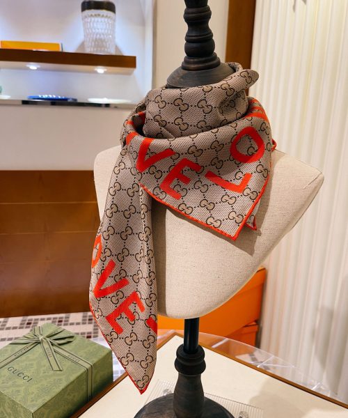 Gucci GG 'Love' Print silk Beige and Red Scarf 90cm/35in ‎681907 3G001 9774 