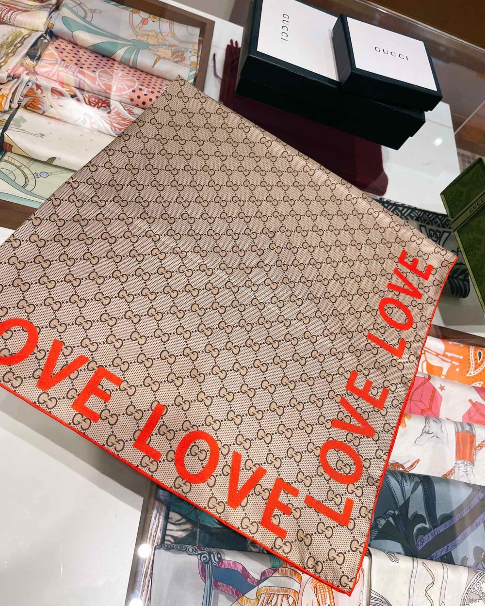 Gucci GG 'Love' Print silk Beige and Red Scarf 90cm/35in ‎681907 3G001 9774 