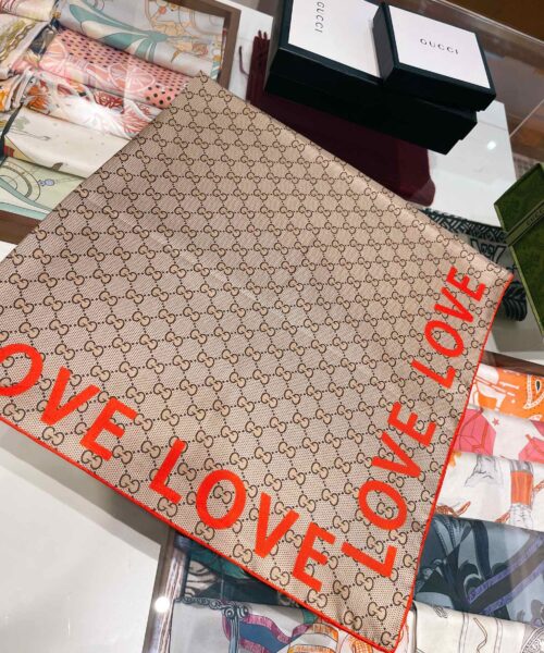 Gucci GG 'Love' Print silk Beige and Red Scarf 90cm/35in ‎681907 3G001 9774 
