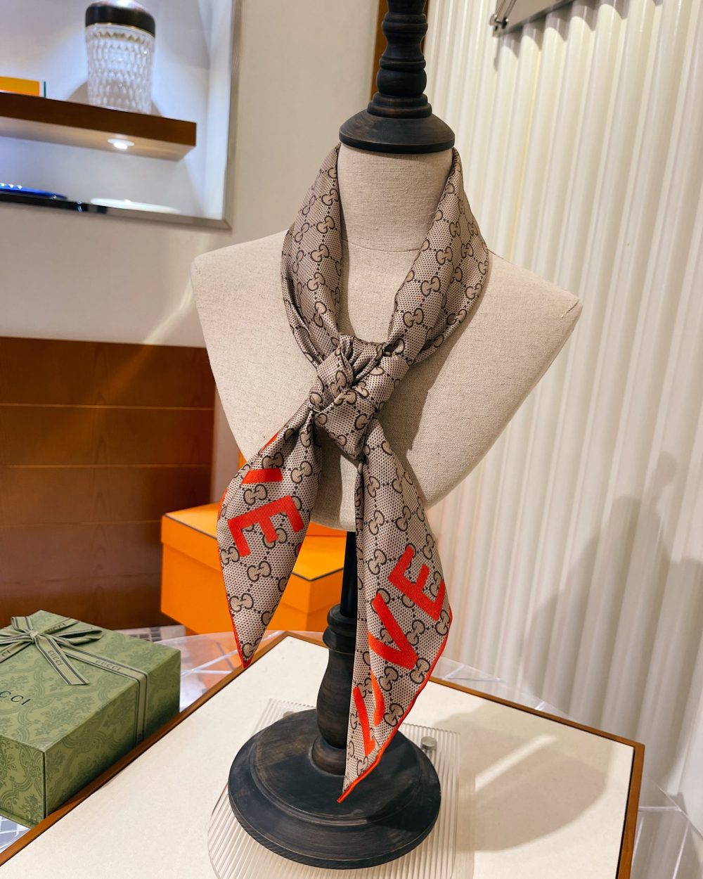Gucci GG 'Love' Print silk Beige and Red Scarf 90cm/35in ‎681907 3G001 9774 