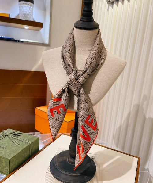 Gucci GG 'Love' Print silk Beige and Red Scarf 90cm/35in ‎681907 3G001 9774 
