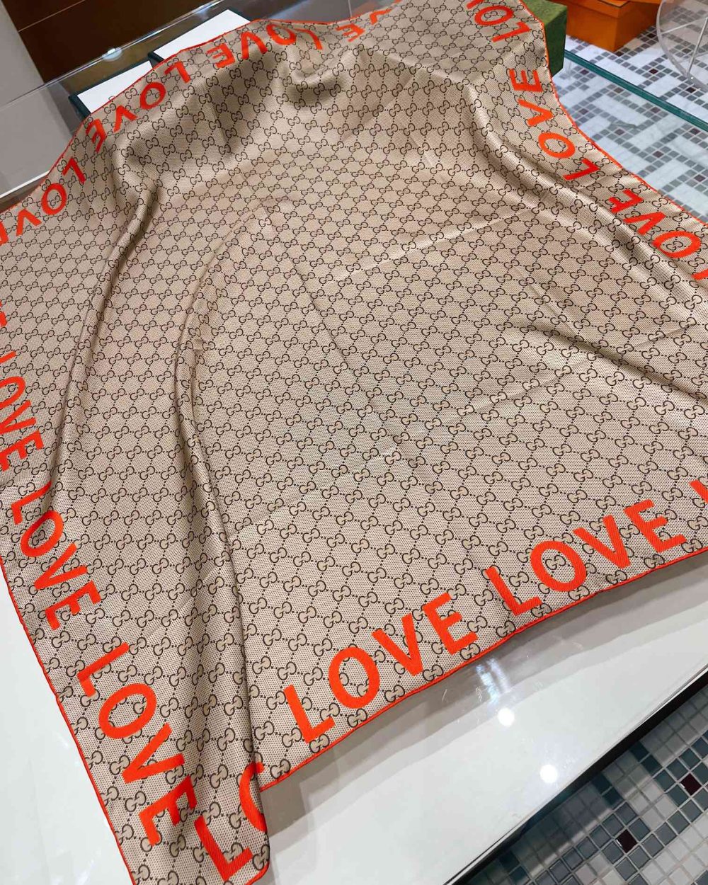 Gucci GG 'Love' Print silk Beige and Red Scarf 90cm/35in ‎681907 3G001 9774 