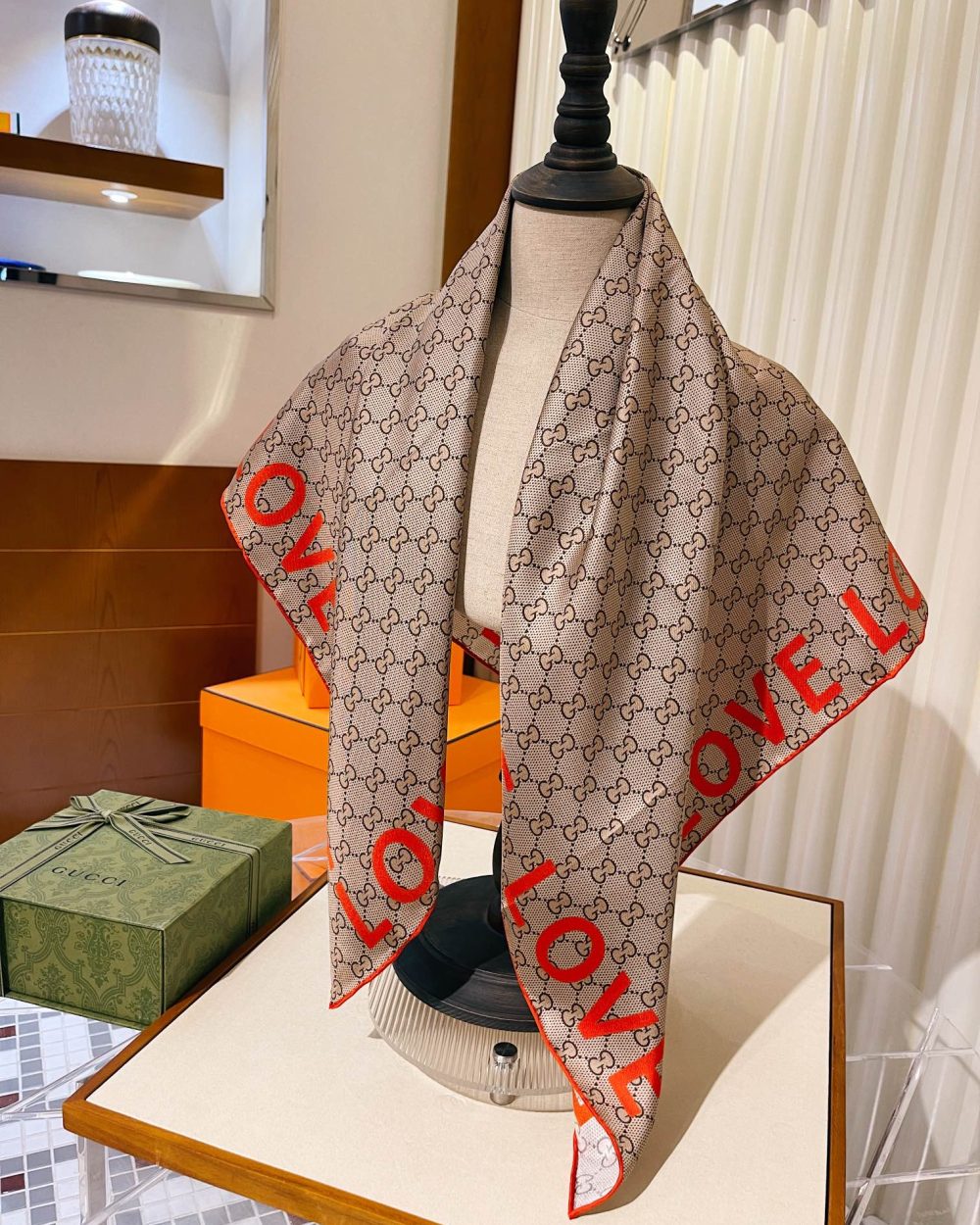 Gucci GG 'Love' Print silk Beige and Red Scarf 90cm/35in ‎681907 3G001 9774 