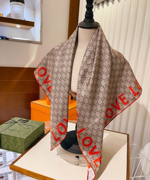 Gucci GG 'Love' Print silk Beige and Red Scarf 90cm/35in ‎681907 3G001 9774 