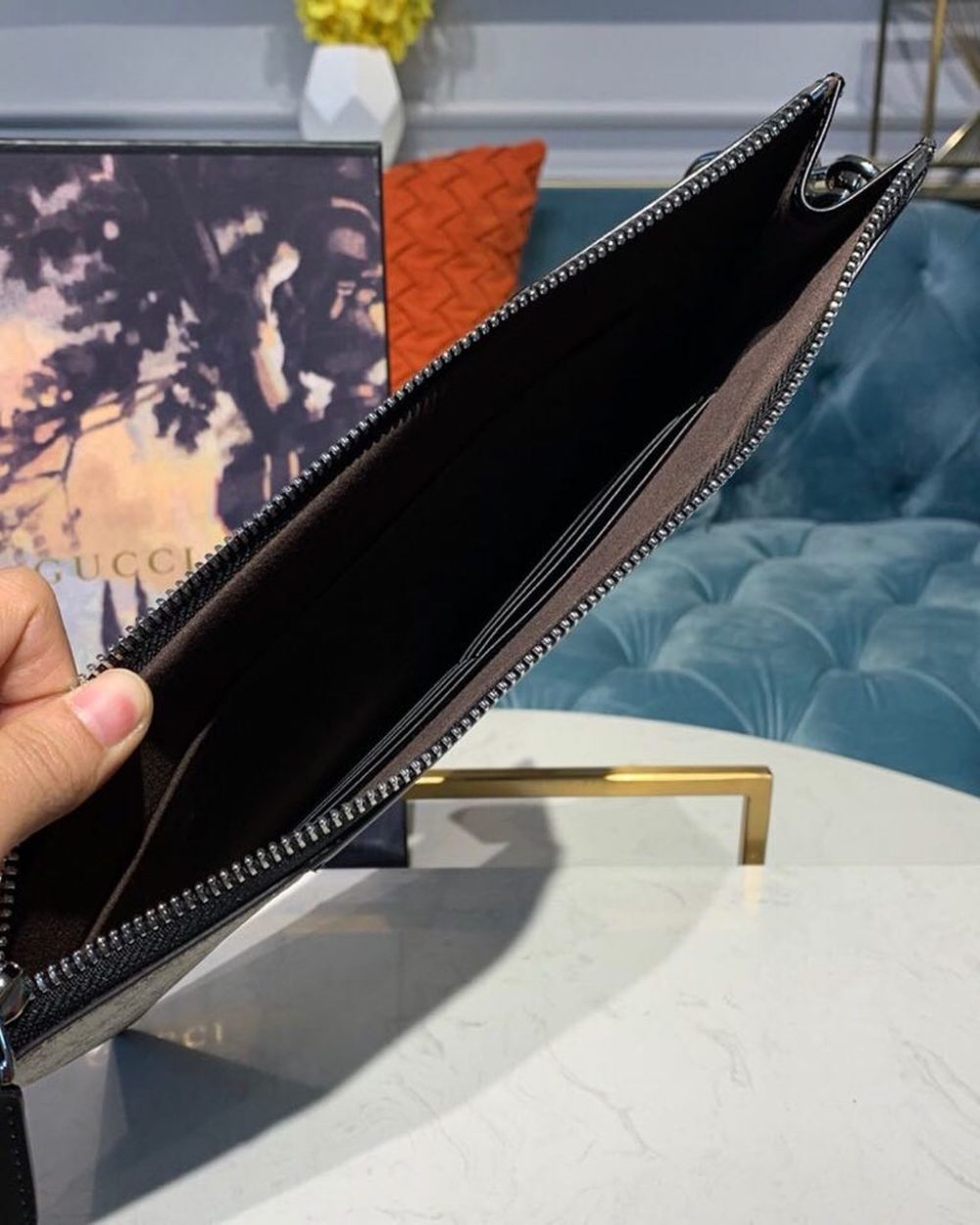 1:1 Replica Gucci GG Supreme Pouch Beige/Ebony GG Supreme Canvas For Men 12in/30cm GG ‎495017 KGDHN 9769