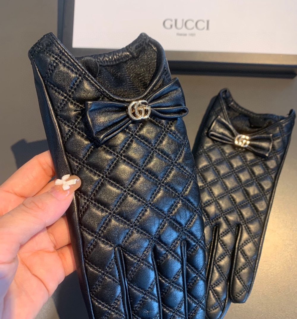 Gucci Gloves With Signature Double G Motif In Black
