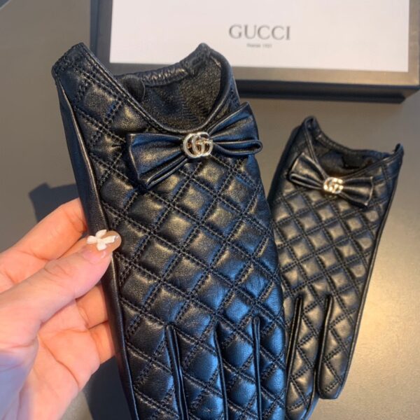 Gucci Gloves With Signature Double G Motif In Black