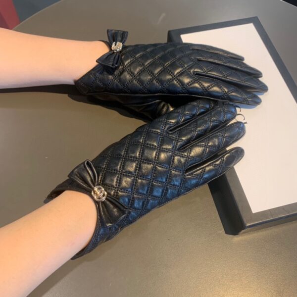 Gucci Gloves With Signature Double G Motif In Black