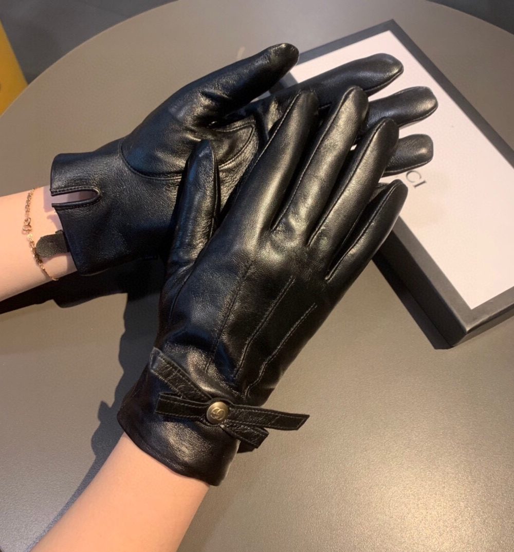Gucci Gloves With Signature Double G Motif In Black