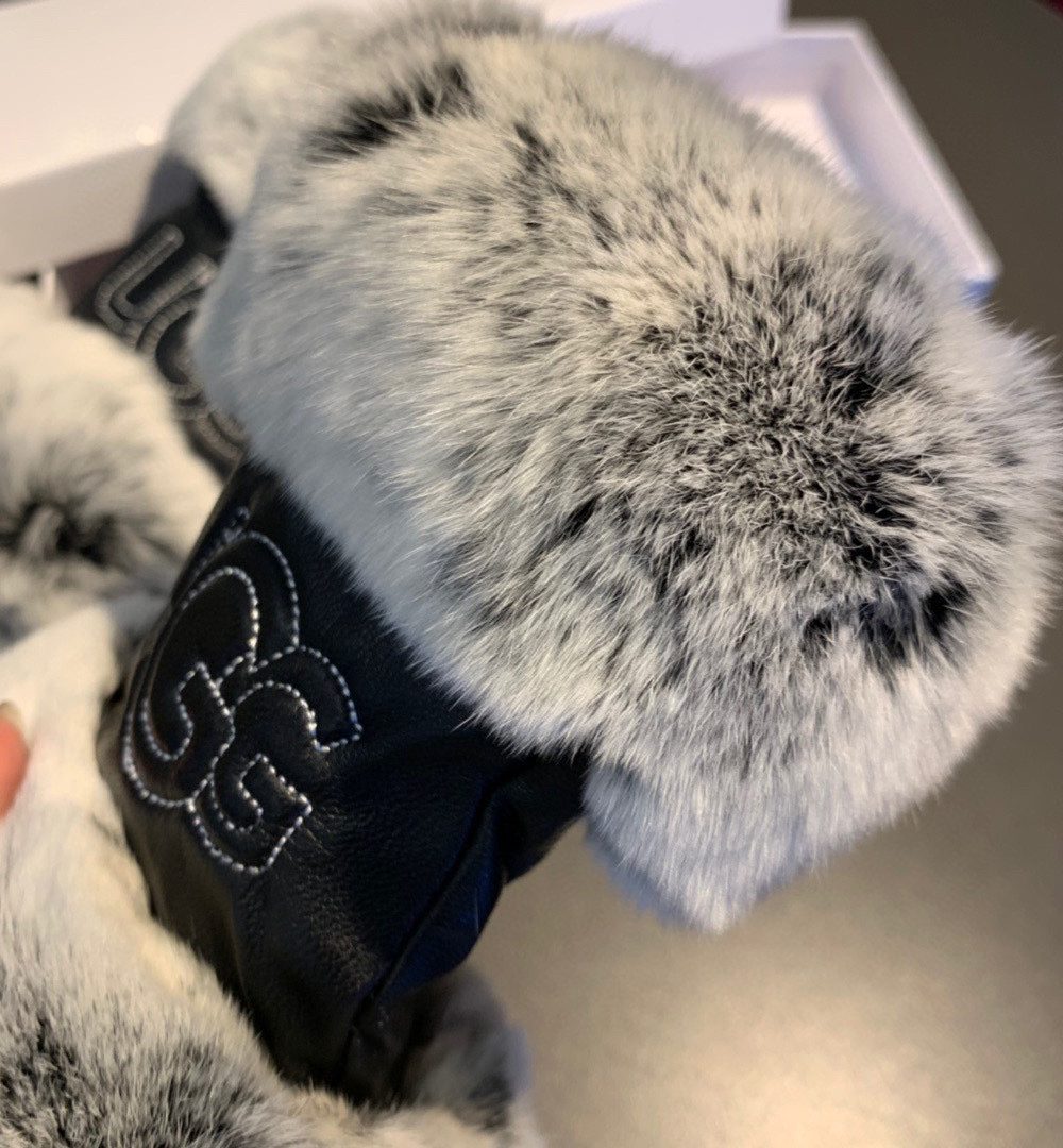 Gucci Gloves With Signature Double G Motif In Black