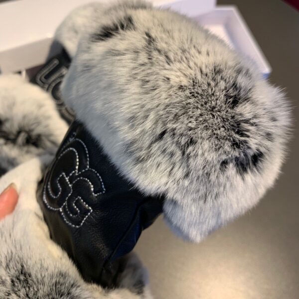Gucci Gloves With Signature Double G Motif In Black