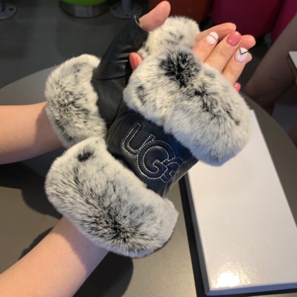 Gucci Gloves With Signature Double G Motif In Black