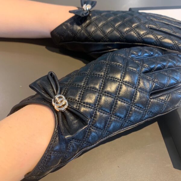 Gucci Gloves With Signature Double G Motif In Black