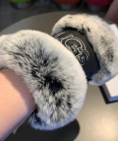 Gucci Gloves With Signature Double G Motif In Black
