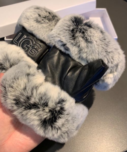 Gucci Gloves With Signature Double G Motif In Black