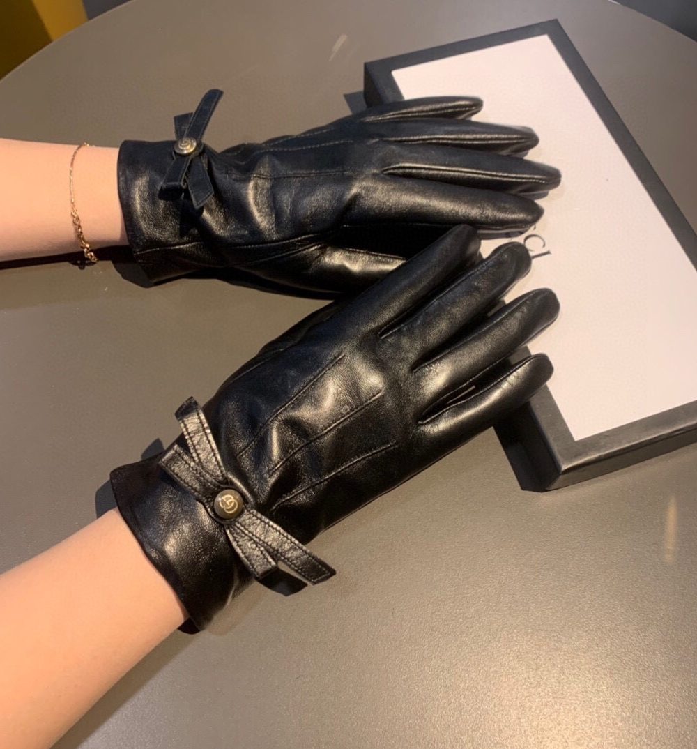 Gucci Gloves With Signature Double G Motif In Black