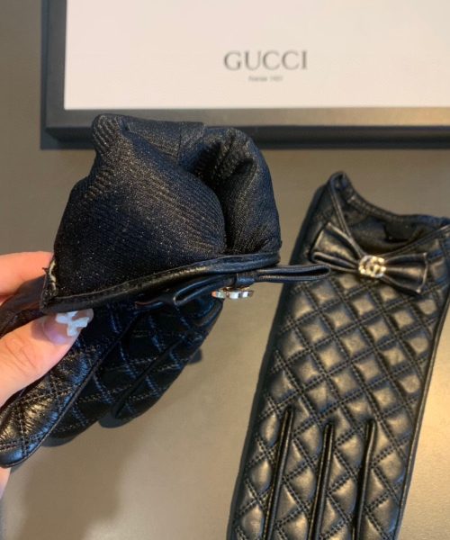 Gucci Gloves With Signature Double G Motif In Black