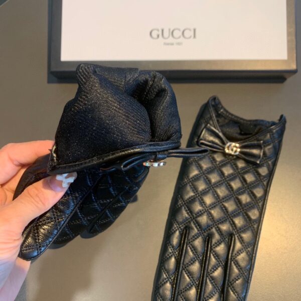 Gucci Gloves With Signature Double G Motif In Black