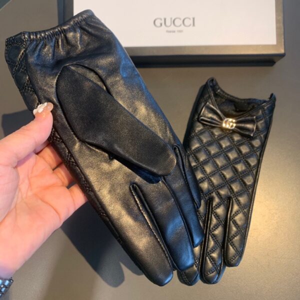 Gucci Gloves With Signature Double G Motif In Black