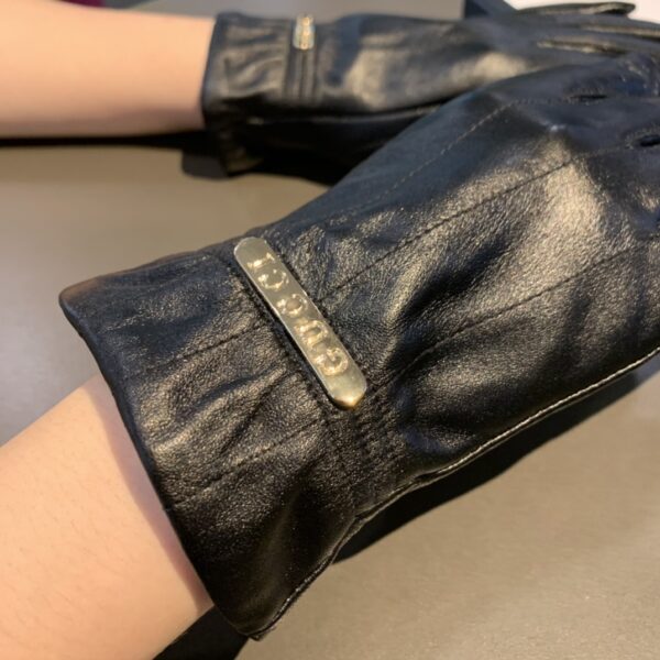 Gucci Gloves With Signature Double G Motif In Black