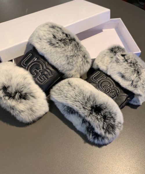 Gucci Gloves With Signature Double G Motif In Black