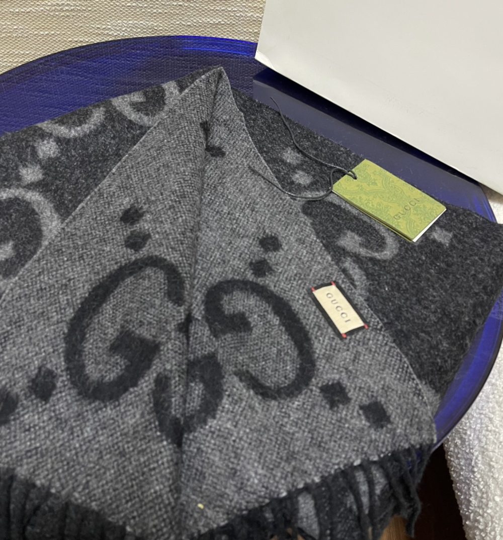 Gucci Jacquard Pattern Knitted Grey Scarf 180cm/71in 133483 3G200 1160 