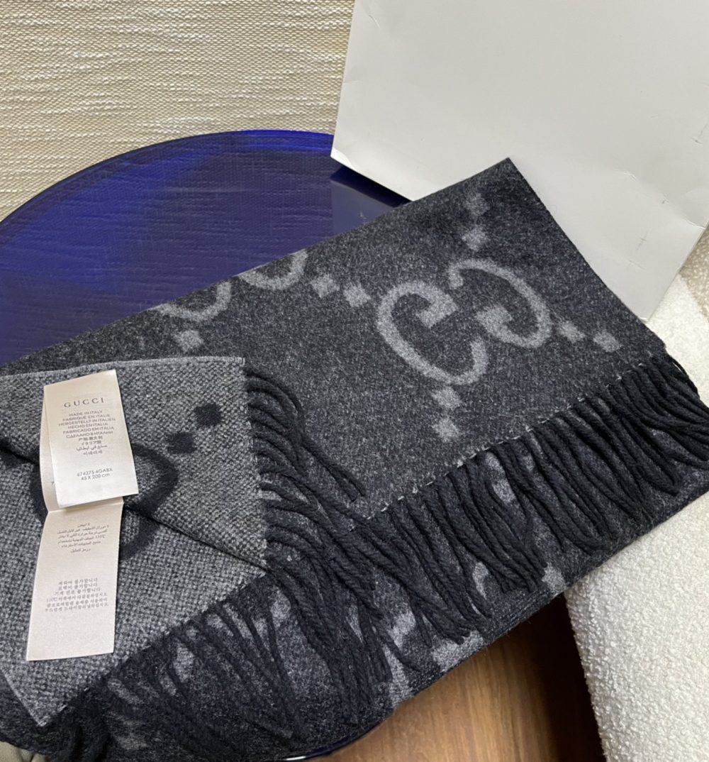 Gucci Jacquard Pattern Knitted Grey Scarf 180cm/71in 133483 3G200 1160 