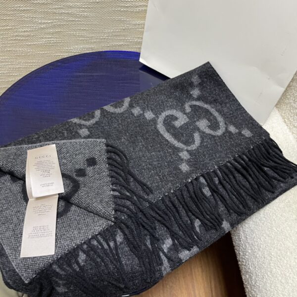 Gucci Jacquard Pattern Knitted Grey Scarf 180cm/71in 133483 3G200 1160